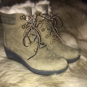 Olive green Sperry boots!✨